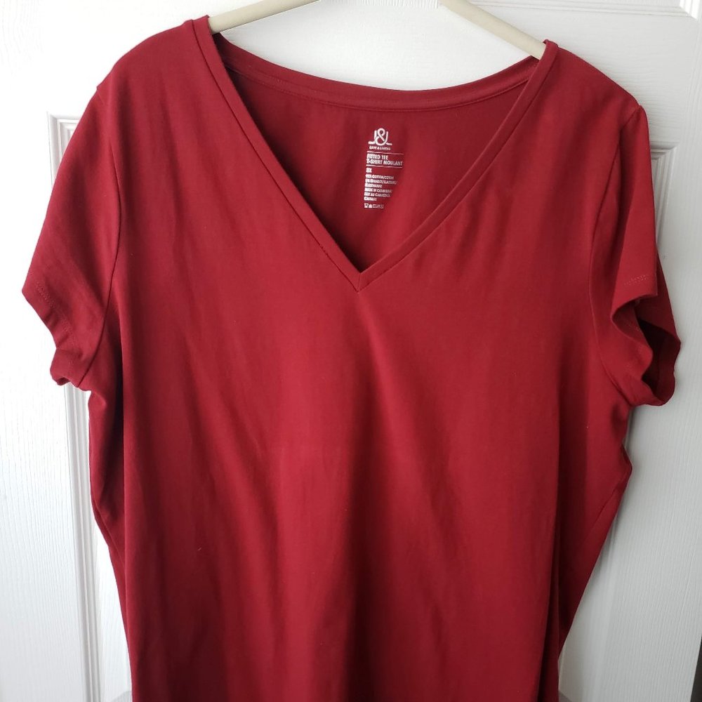 Love & Legend fitted V-neck T-shirt 3x NWOT